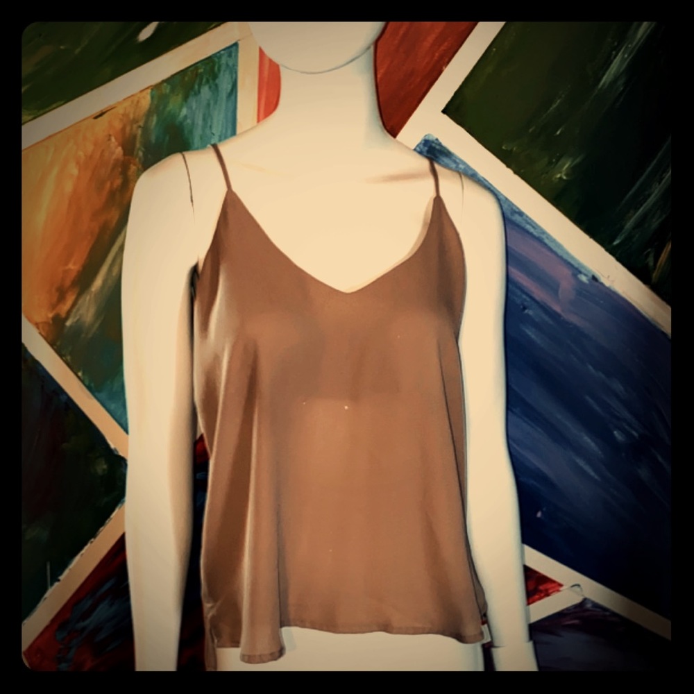 Small cream meraki tank! 💋